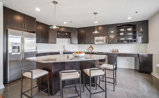Condo in Cliffside Park, New Jersey, United States 1