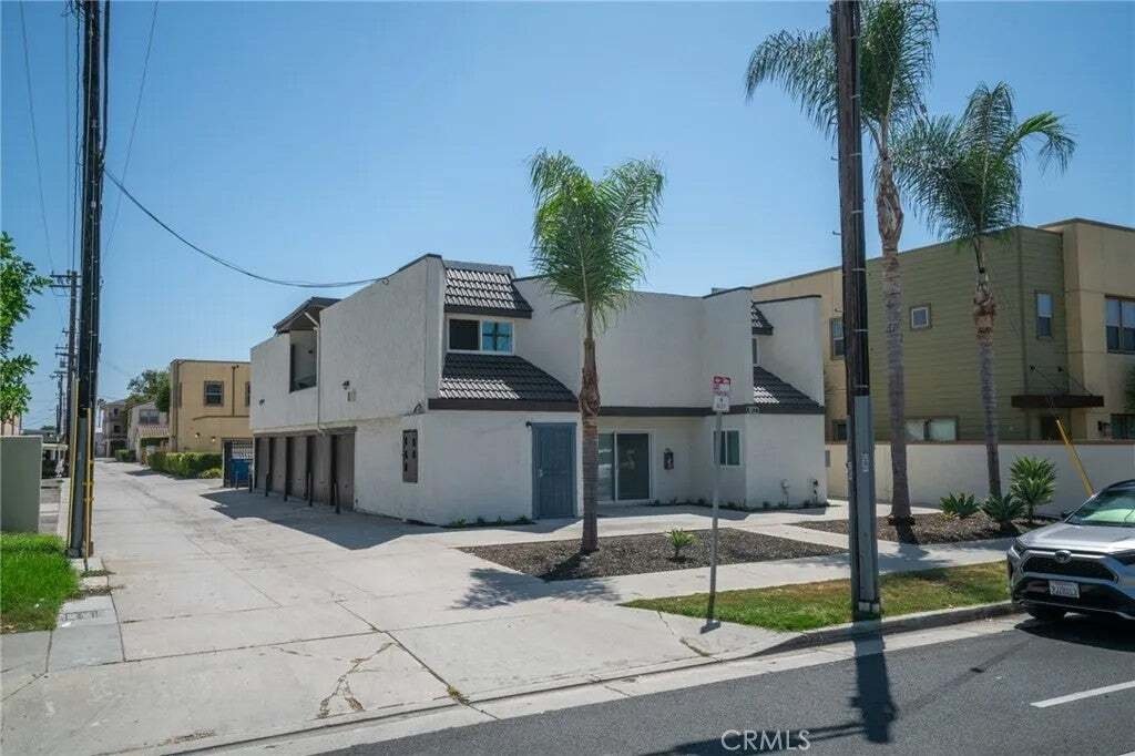 Santa Ana, California, United States 2 - 19017630