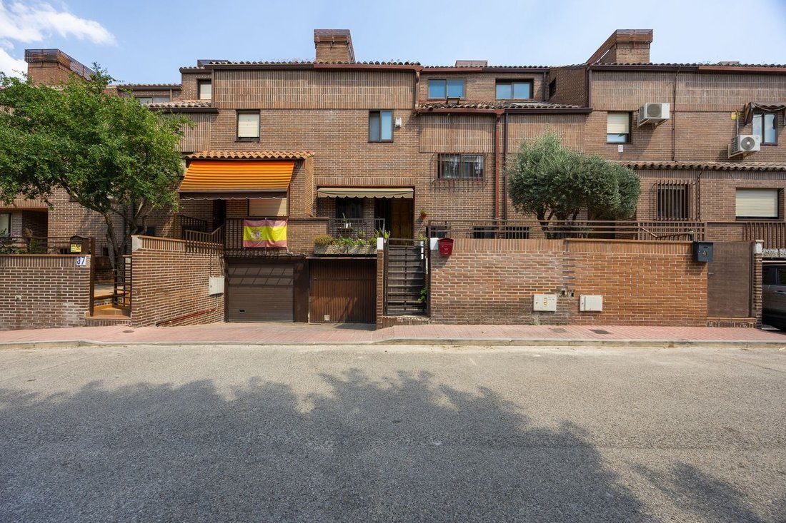Villa in Las Rozas de Madrid, Comunidad de Madrid, Spain 1 - 19018825