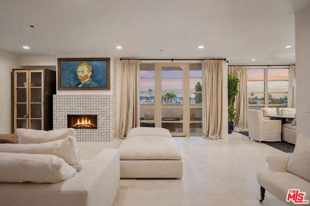 Condo in Los Angeles, California, United States 1 - 19017309