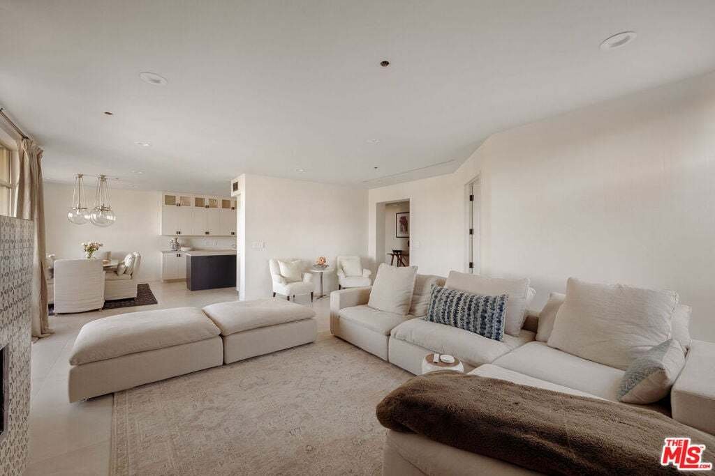 Condo in Los Angeles, California, United States 5 - 19017309