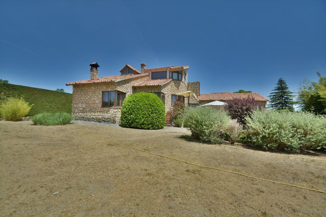 Villa in Torrecaballeros, Castile and Leon, Spain 5 - 19018696