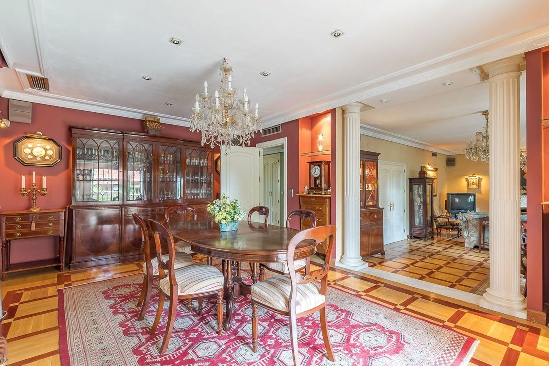 Villa in Pozuelo de Alarcon, Comunidad de Madrid, Spain 1 - 19019043