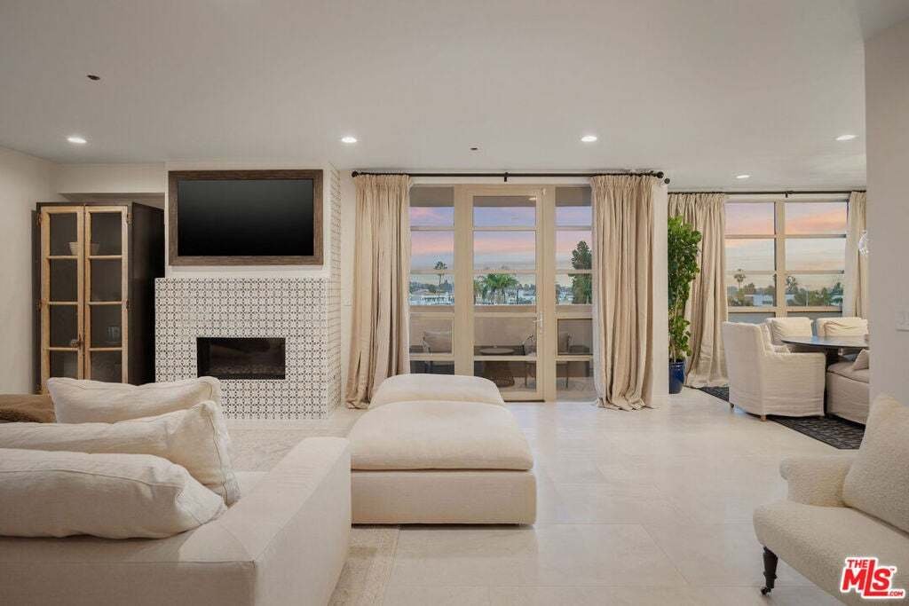 Condo in Los Angeles, California, United States 4 - 19017309