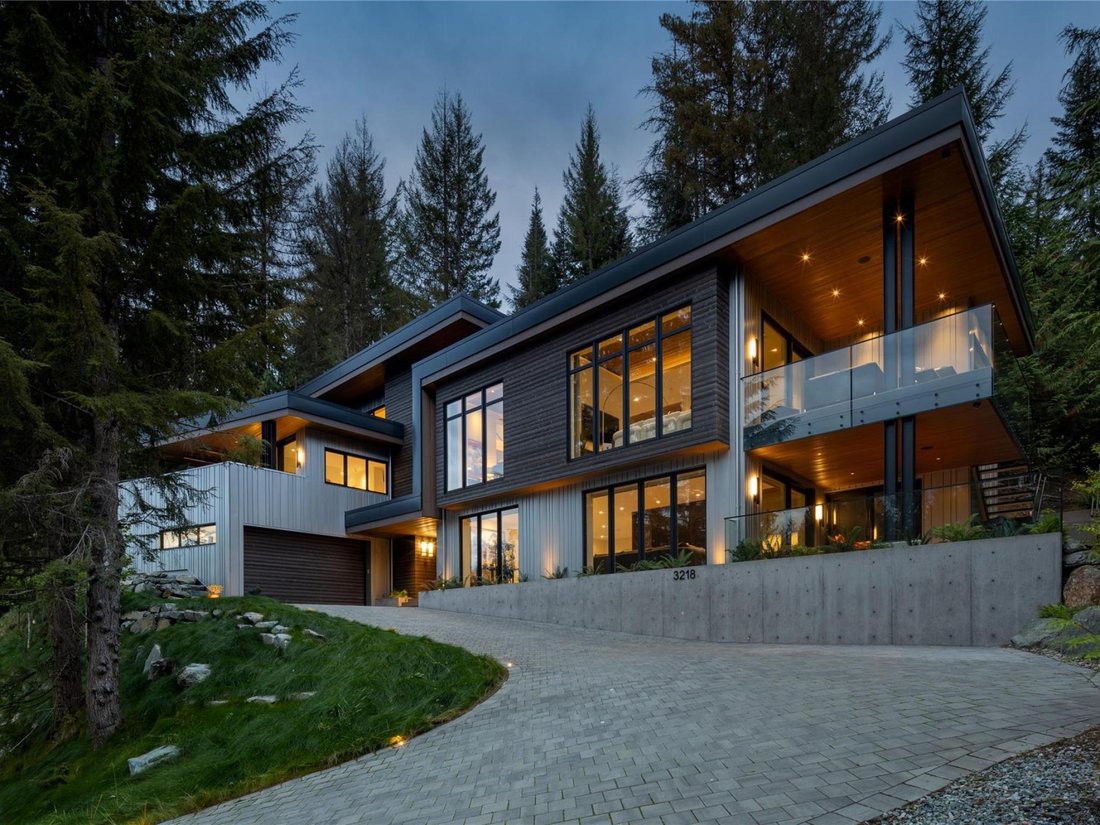 Chalet in Whistler, British Columbia, Canada 1 - 19016425