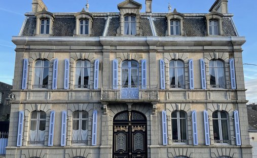 Estate in Notre-Dame, Mayenne, France 1