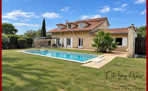House in Saint-Maixant, Nouvelle-Aquitaine, France 1