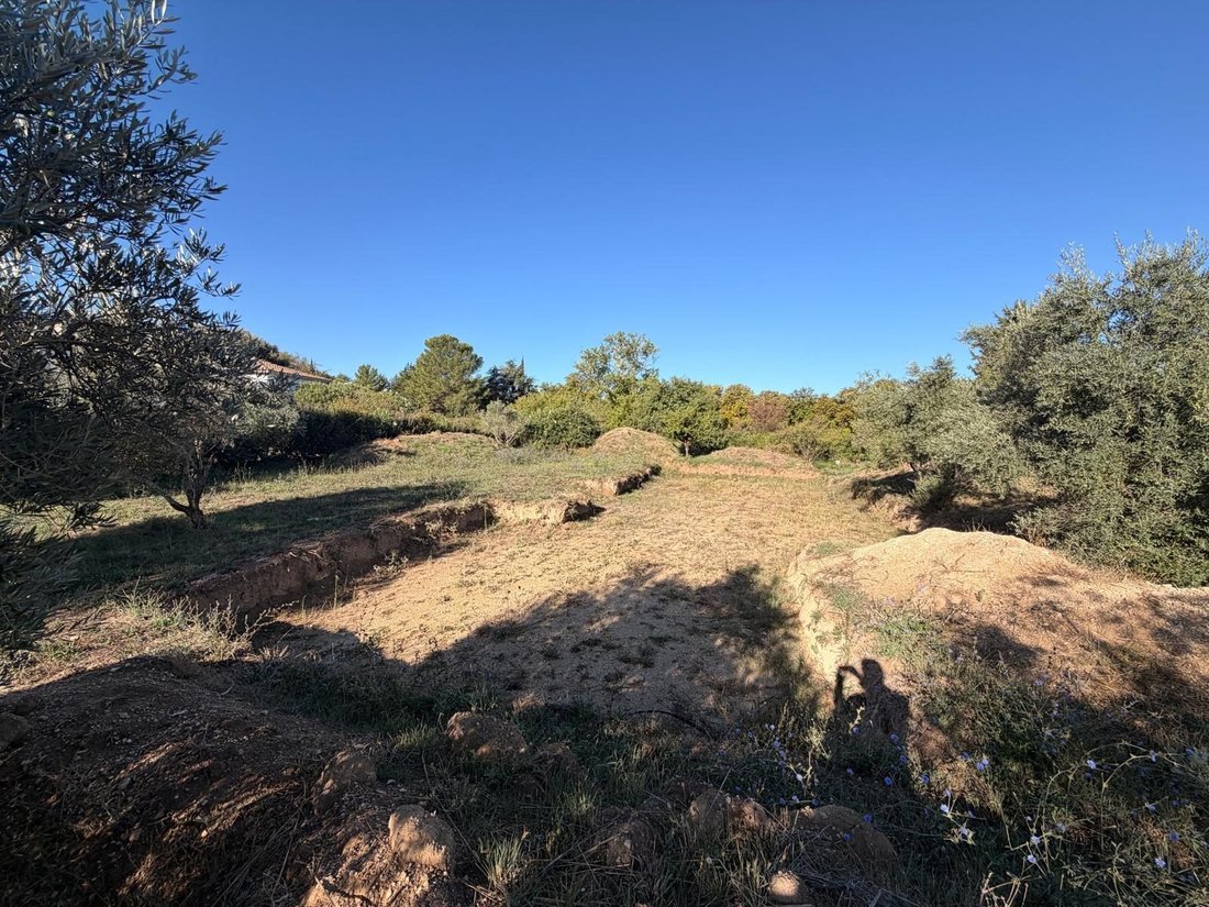 Land in Le Tholonet, Provence-Alpes-Côte d'Azur, France 2 - 19016611