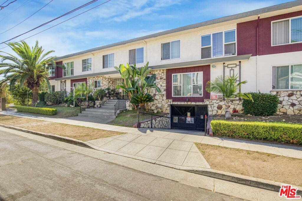 Los Angeles, California, United States 2 - 19017303