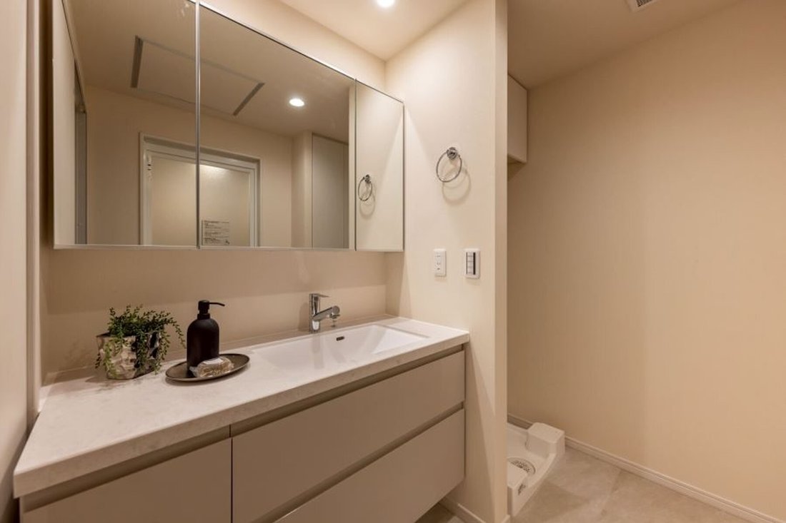 Condo in Osaka, Osaka, Japan 4 - 19017807