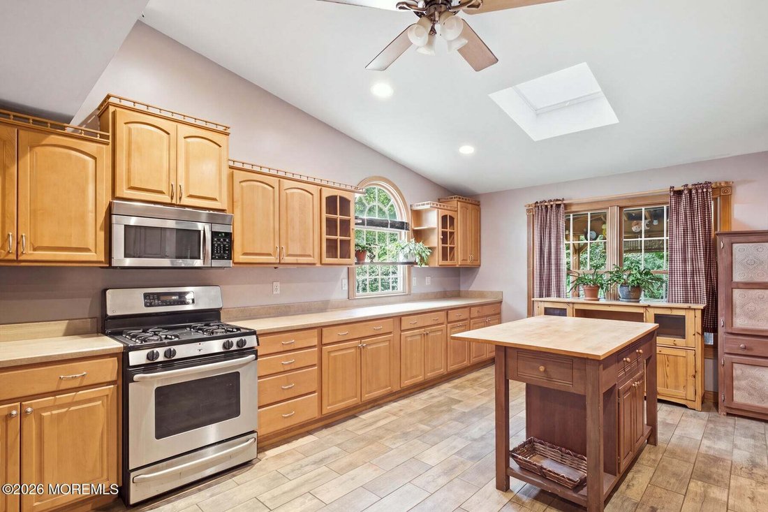 House in Manalapan Township, New Jersey, United States 4 - 19017254