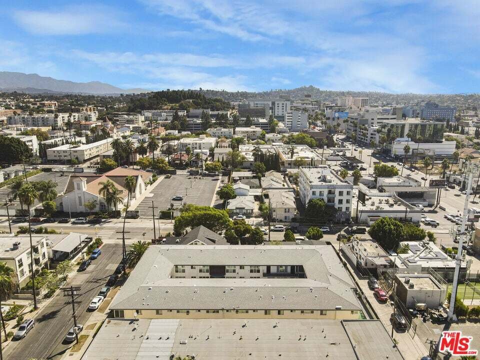 Los Angeles, California, United States 3 - 19017303