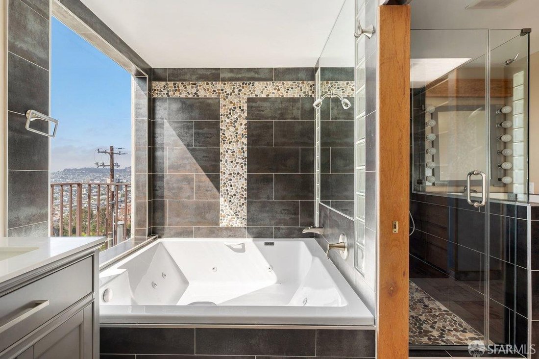 Condo in San Francisco, California, United States 3 - 19016968