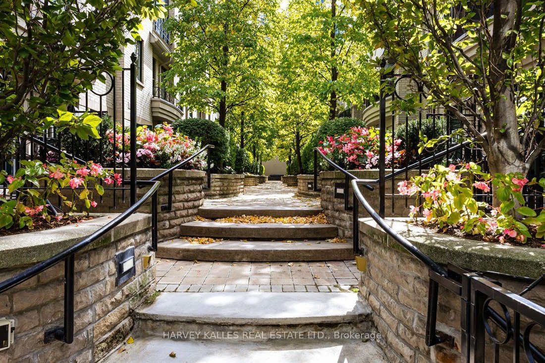 Condo in Toronto, Ontario, Canada 1 - 19016423
