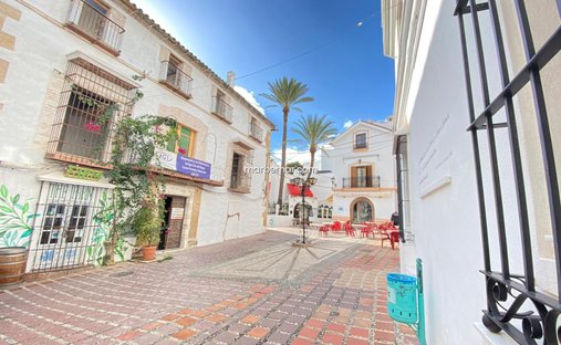 Condo in Marbella, Andalusia, Spain 1