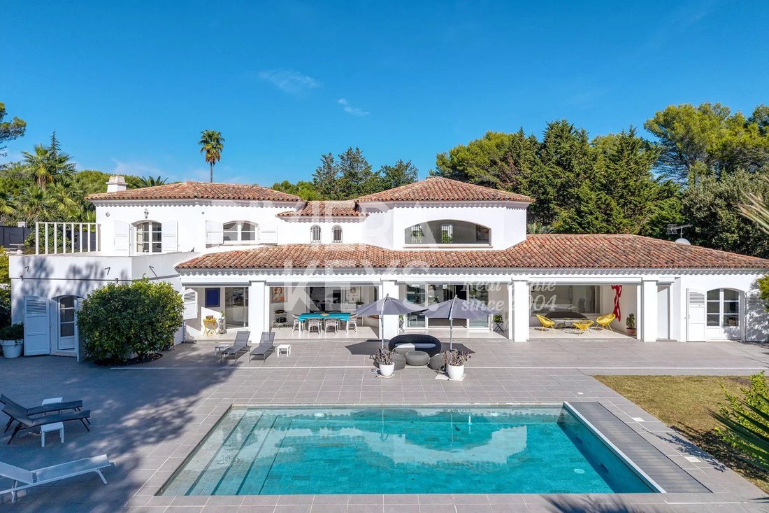 House in Mougins, Provence-Alpes-Côte d'Azur, France 2 - 19017969