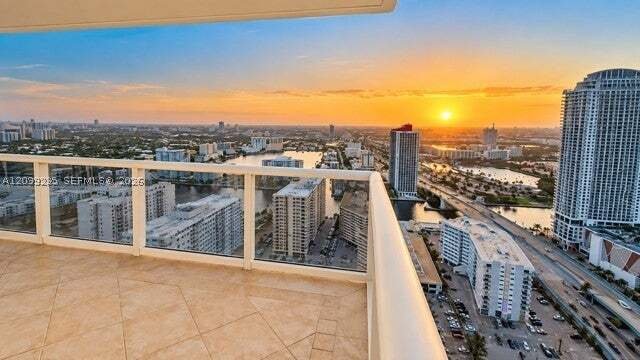 Condo in Hallandale Beach, Florida, United States 2 - 19017916