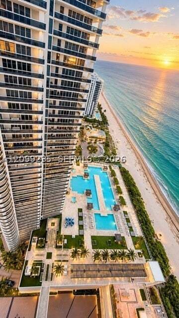 Condo in Hallandale Beach, Florida, United States 4 - 19017916
