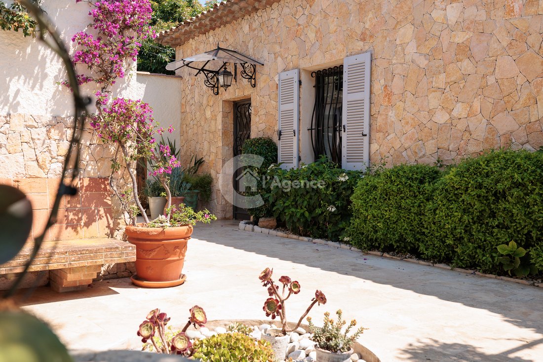 House in Antibes, Provence-Alpes-Côte d'Azur, France 5 - 19018178