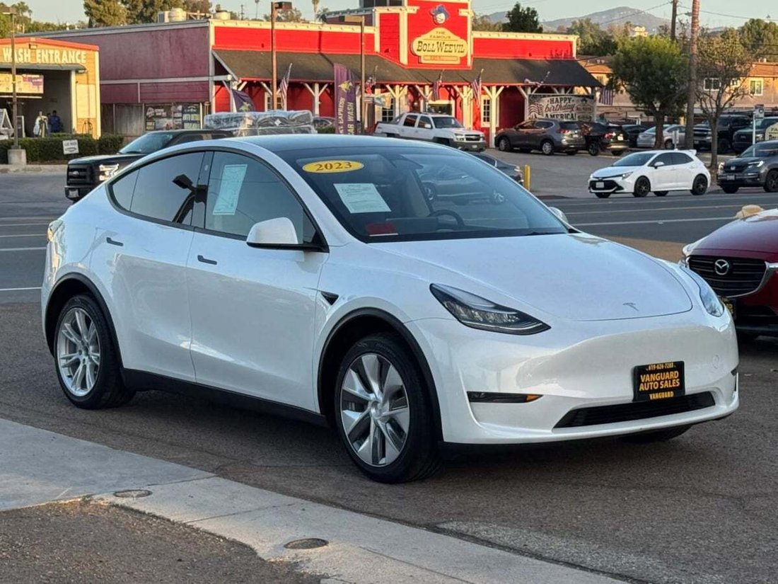 Suv in Lakeside, CA, United States 2 - 19018329
