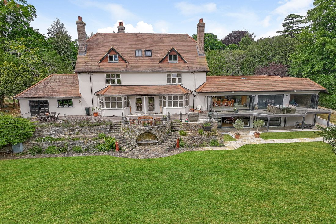 House in Woodcote Green, London Borough of Croydon, England 4 - 19018127