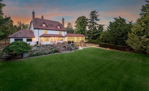 Haus in Woodcote Green, London Borough of Croydon, England 1