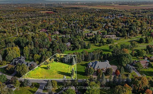 Land in Ottawa, Ontario, Canada 1