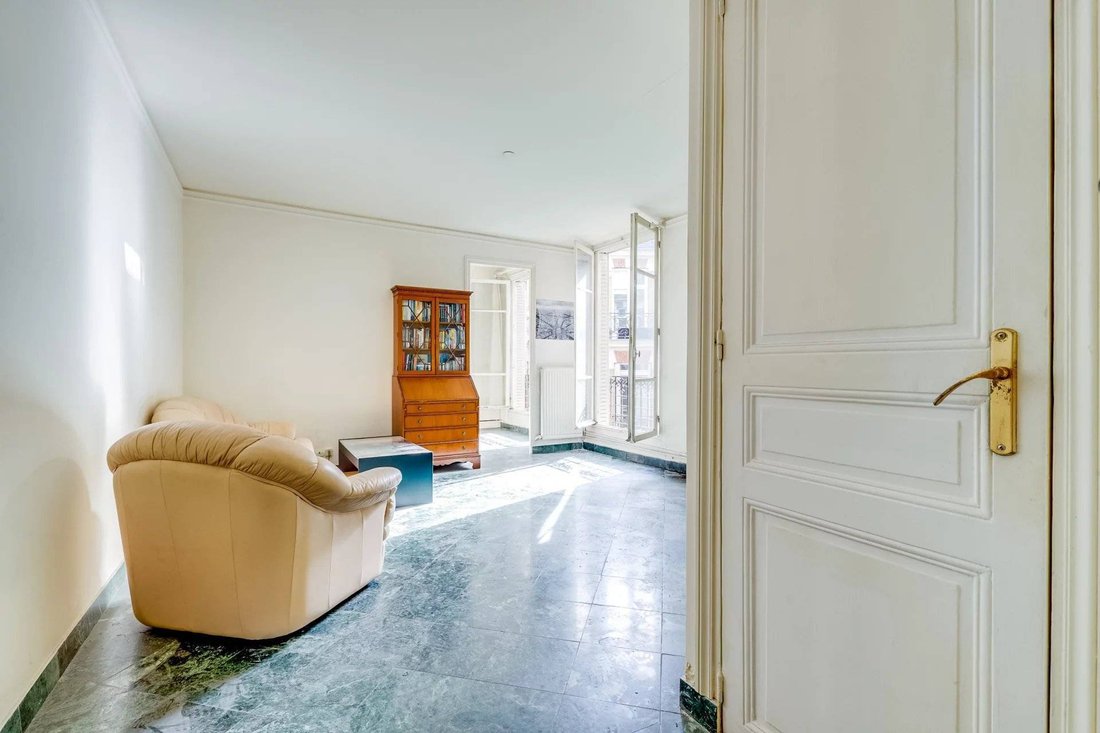 Apartment in Elysées-Madeleine, Paris 8e Arrondissement, Paris 2 - 18717395