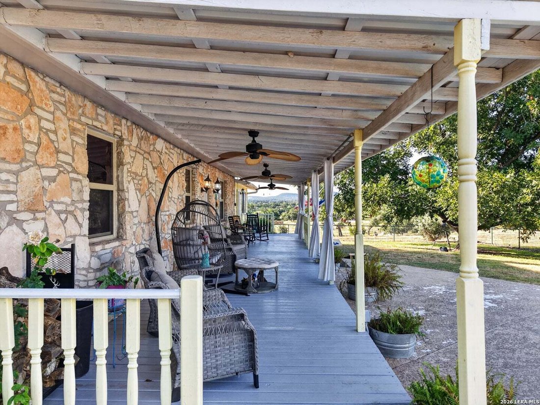 Farm Ranch in Pipe Creek, Texas, United States 4 - 19018435