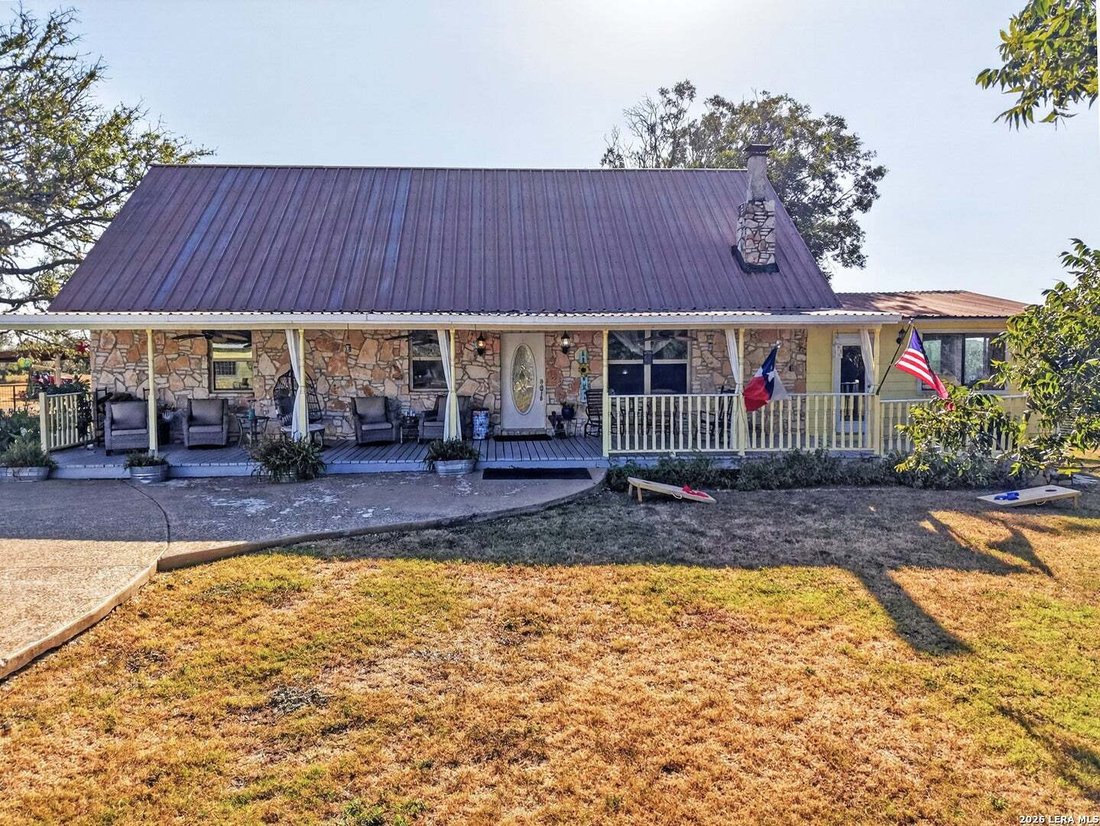 Farm Ranch in Pipe Creek, Texas, United States 2 - 19018435
