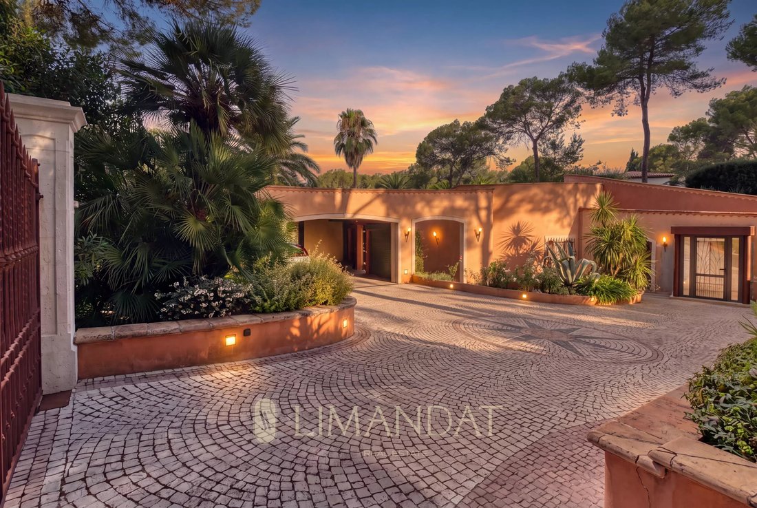 House in Mougins, Provence-Alpes-Côte d'Azur, France 2 - 19018528