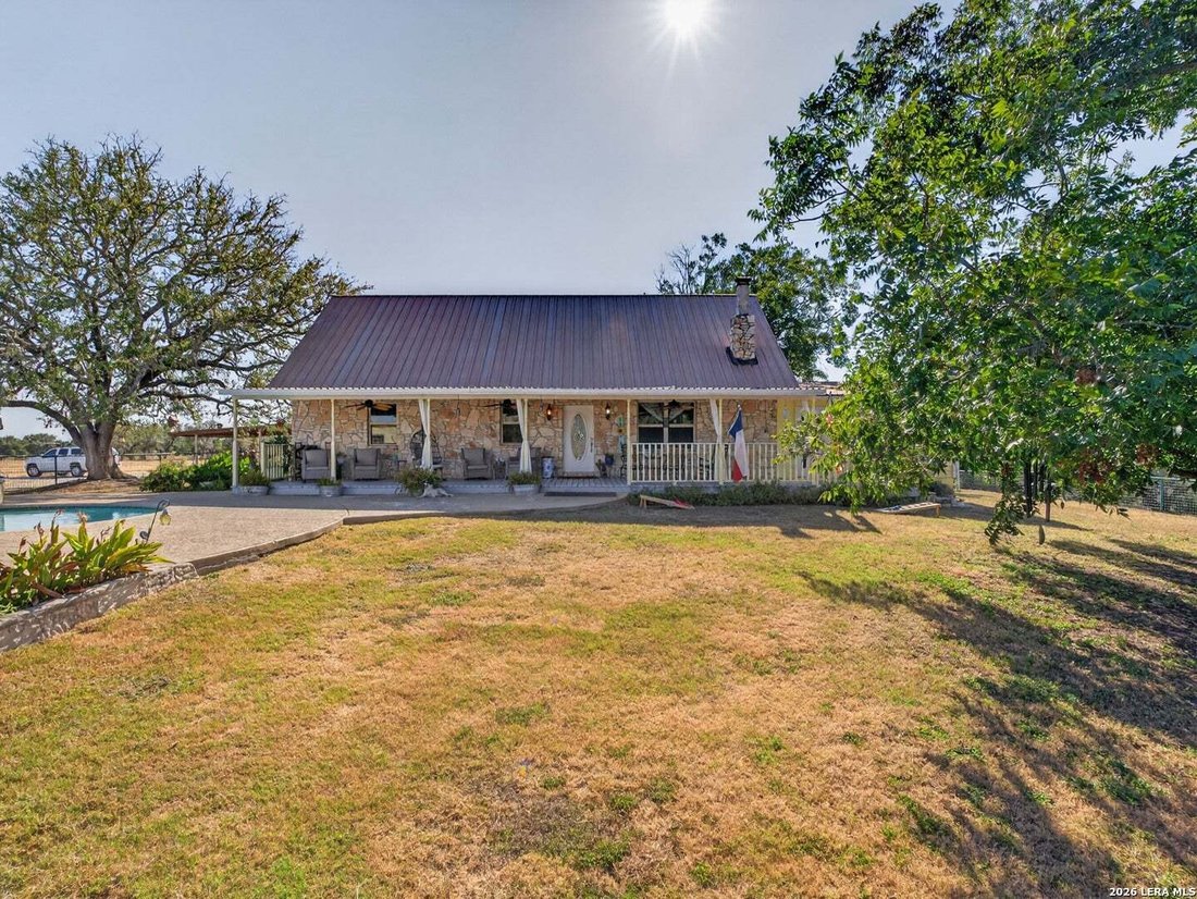 Farm Ranch in Pipe Creek, Texas, United States 3 - 19018435