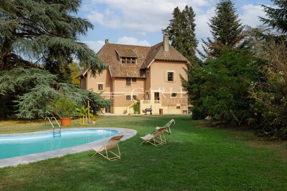 Estate in Saint-Jean-de-Niost, Auvergne-Rhône-Alpes, France 1 - 19018451