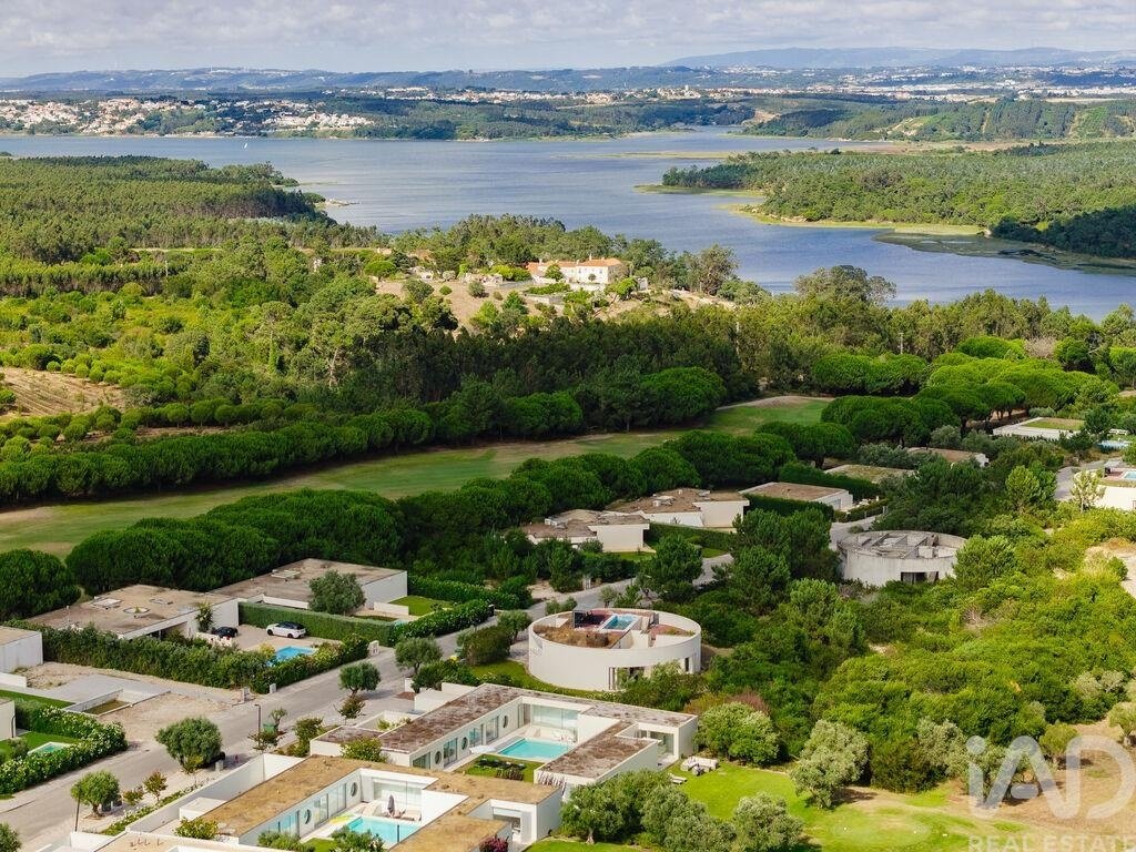 Townhouse in Santa Maria, Sao Pedro e Sobral da Lagoa, Leiria District, Portugal 3 - 19019251