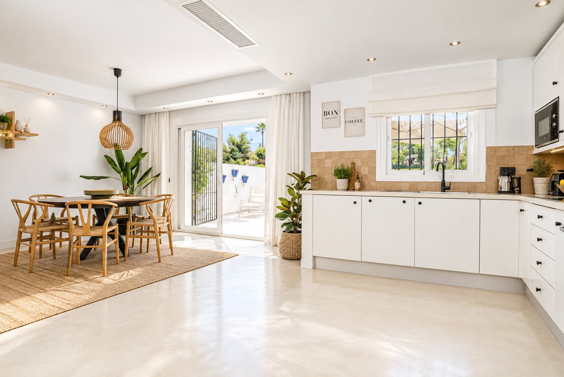 Townhouse in Nueva Andalucia, Marbella, Spain 1 - 19019059