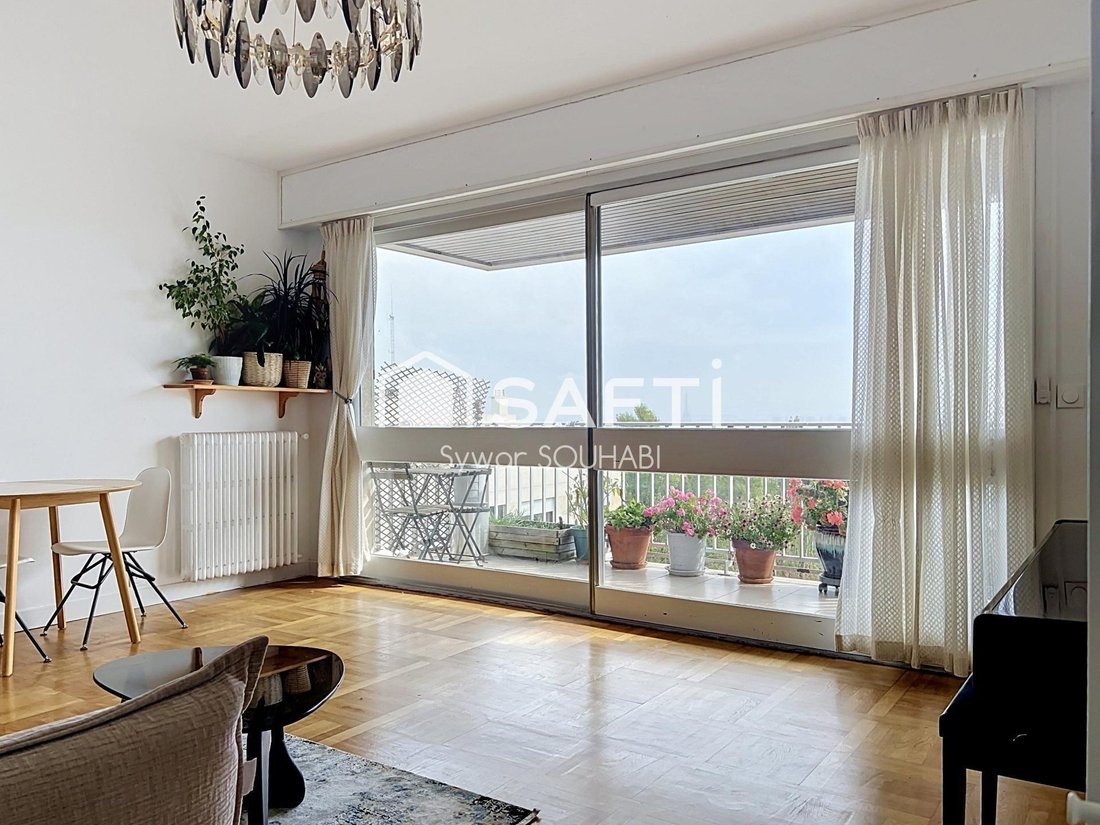 Apartment in Côte Saint Louis, Garches, France 1 - 19019370