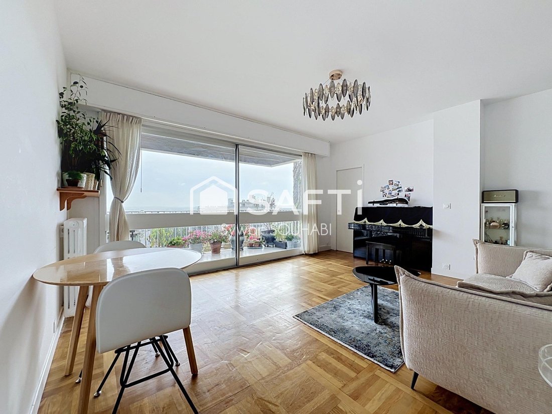 Apartment in Côte Saint Louis, Garches, France 3 - 19019370