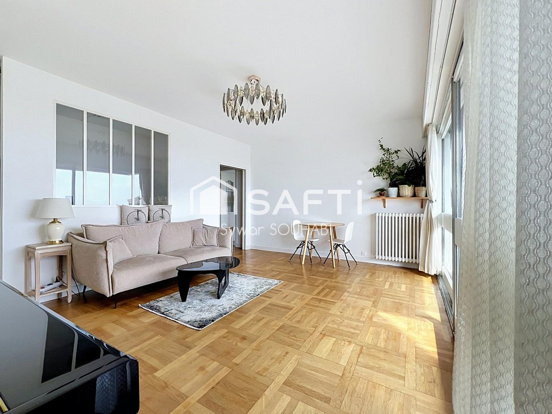 Apartment in Côte Saint Louis, Garches, France 4 - 19019370