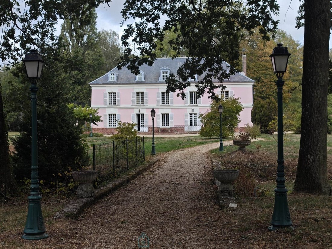Montceaux-lès-Provins, Ile-de-France, France 1 - 19018600