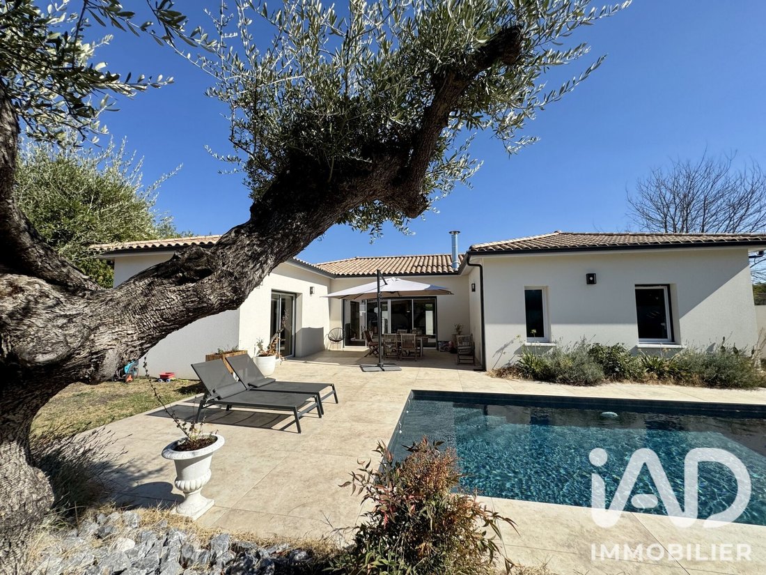 House in Saint-Medard-d'Eyrans, Nouvelle-Aquitaine, France 1 - 19019544