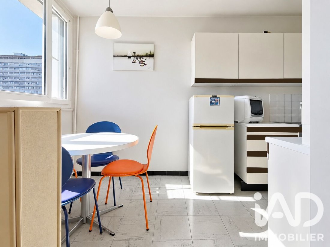 Apartment in Arrondissement of Bobigny, Ile-de-France, France 3 - 19019623
