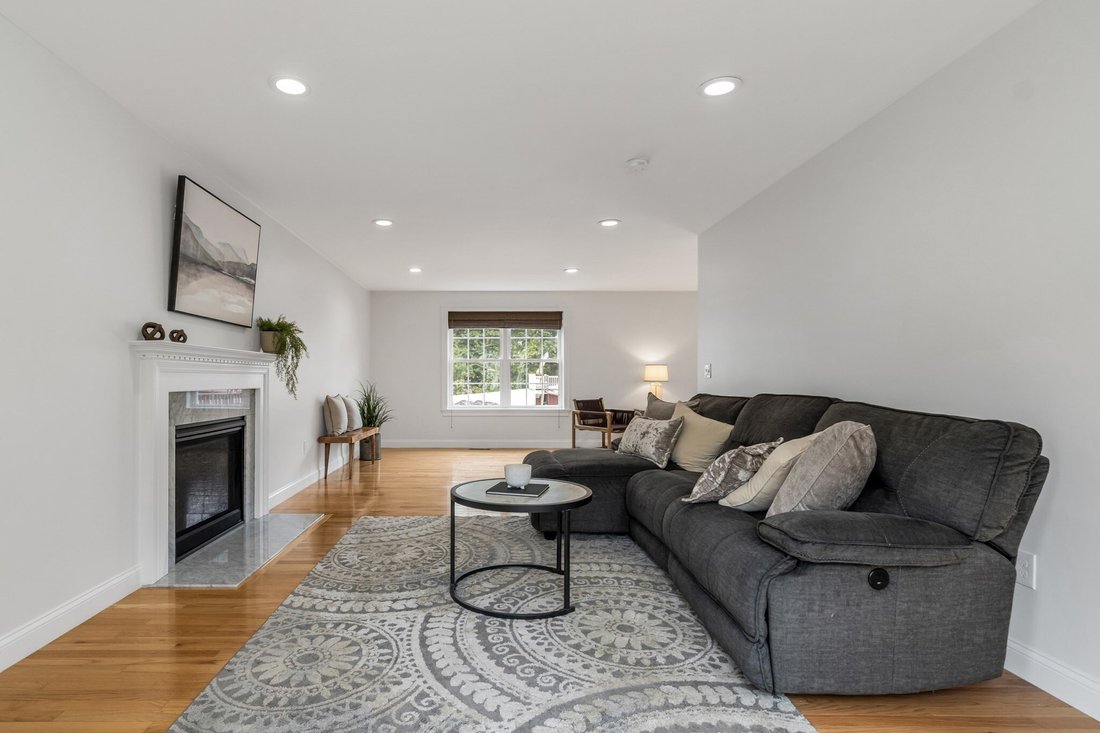 House in Woburn, Massachusetts, United States 4 - 19019746