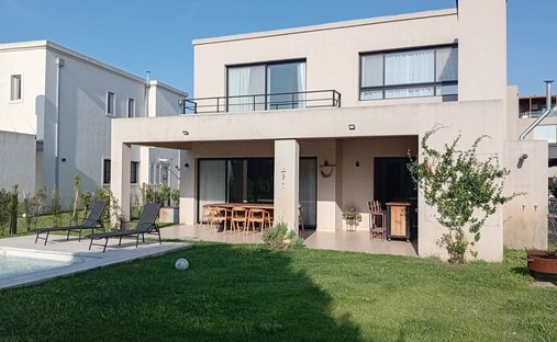 House in Tigre, Buenos Aires Province, Argentina 1
