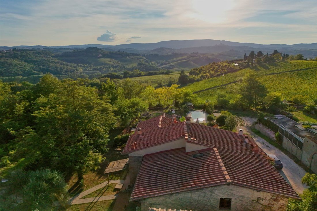 House in San Gimignano, Tuscany, Italy 2 - 19019861