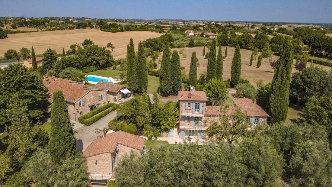 Country House in Castiglione del Lago, Umbria, Italy 5 - 19019895