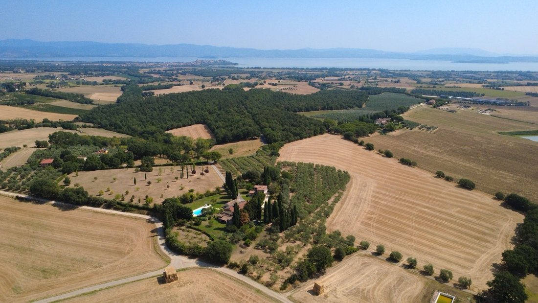 Country House in Castiglione del Lago, Umbria, Italy 2 - 19019895