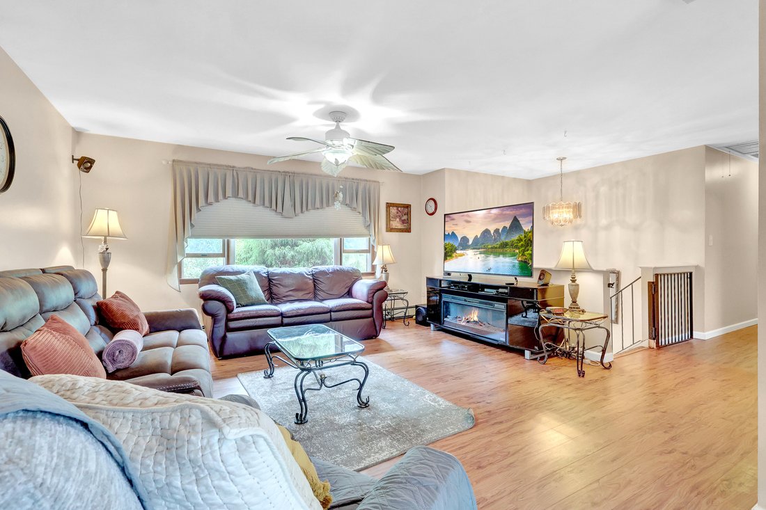 House in West Babylon, New York, United States 5 - 19019961
