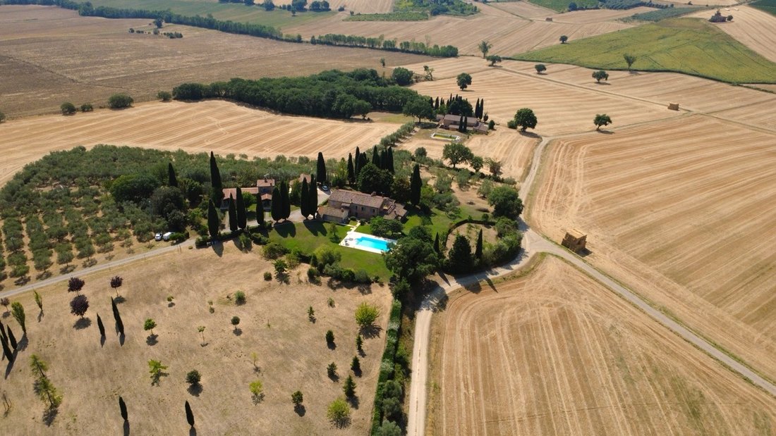 Country House in Castiglione del Lago, Umbria, Italy 3 - 19019895