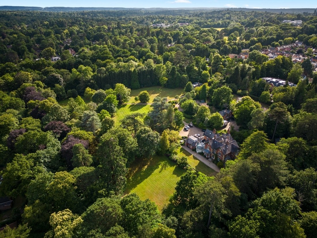 House in Sunningdale, England 2 - 19020180
