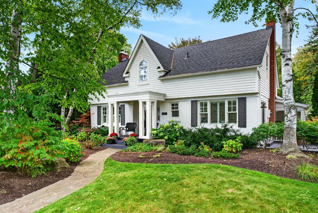 House in Burlington, Ontario, Canada 3 - 19022324